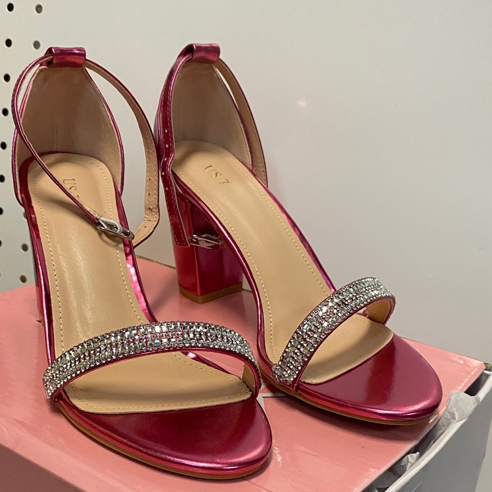 ‼️NEW NEW‼️
Allegra K Metallic Fuchsia Crystal Ankle-Strap Block Heels